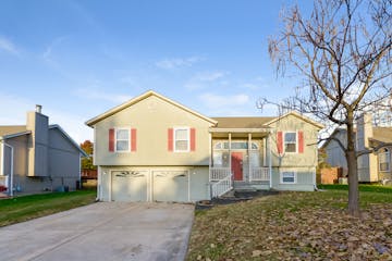 410 Cheyenne Dr Raymore, MO 64083